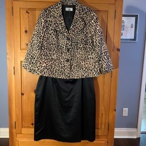 Le Suit women’s career suit. NWOT